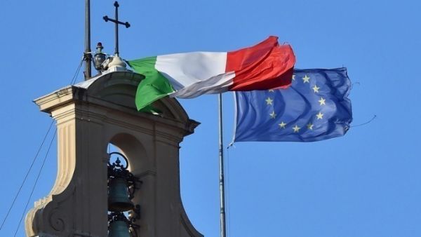 Ιταλία: Πράσινο και κόκκινο έβαψαν και πάλι το Μεγάλο Κανάλι της Βενετίας ακτιβιστές περιβαλλοντικού κινήματος