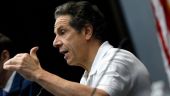 Ανήσυχος ο Κουόμο: Ζητά από τους διαδηλωτές να εξεταστούν για κορωνοϊό