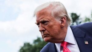 Ο Τραμπ απειλεί νομικά το BBC με αποζημίωση έως 5 δισ. δολάρια: «Μια καθησυχαστική δήλωση, την μετέτρεψαν σε επιθετική ομιλία»