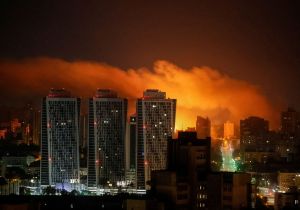 Ζελένσκι: Η Ρωσία εξαπέλυσε 18 πυραύλους και 400 drones κατά της Ουκρανίας τη νύχτα