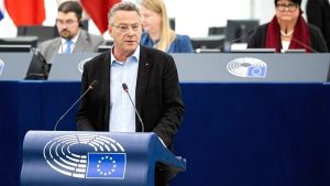 Ενισχύσεις στο πρόγραμμα Erasmus+ από τροπολογίες του Κώστα Αρβανίτη