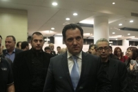 Ντιμπέιτ με... αλληλοκαρφώματα