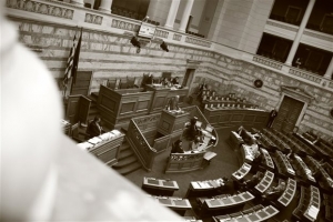 Ακατάσχετο για το 40% της κρατικής χρηματοδότησης για τα κόμματα