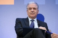 Αβραμόπουλος: Να επιταχυνθεί η μετεγκατάσταση προσφύγων