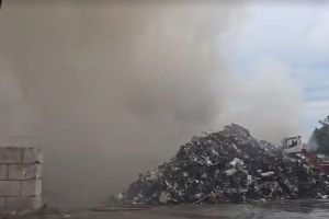 Φωτιά έξω από εταιρεία ανακύκλωσης στην παλιά ΕΟ Θεσσαλονίκης-Κιλκίς