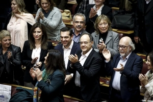 Βουλή - Προϋπολογισμός: Η αναμέτρηση Τσίπρα - Μητσοτάκη, τα δύο αφηγήματα και το «φάντασμα» του 2014