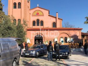 Νέα Μαγνησία: Συγγενείς και φίλοι θρηνούν για τον άδικο χαμό της μητέρας με τα δυο της παιδιά
