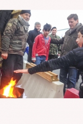 Ο Μιλτιάδης Βαρβιτσιώτης στους πρόσφυγες Ν. Καβάλας