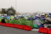 HRW: Η ΕΕ υπεύθυνη για την ταλαιπωρία χιλιάδων ανθρώπων στον Πειραιά