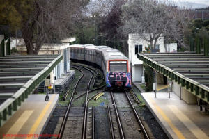 Επίθεση κουκουλοφόρων στον σταθμό «Ειρήνη» του ΗΣΑΠ