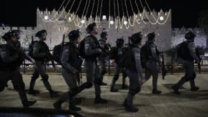 Ισραήλ: Συγκρούσεις μεταξύ Παλαιστίνιων πιστών και Ισραηλινών αστυνομικών, 17 τραυματίες στην Ιερουσαλήμ