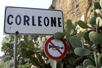 Ο Ρέντσι απέλυσε τη δημοτική αρχή του Κορλεόνε