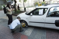 Δήμος Αθηναίων: «Δαγκάνες» σε παράνομα παρκαρισμένα ΙΧ