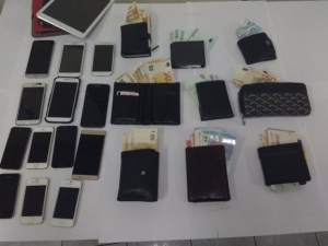 Πάνω από 30 συλλήψεις για τουλάχιστον 4.000 κλοπές πορτοφολιών
