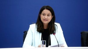 Ελληνική αγορά εργασίας: Σημαντική παρουσίαση από τη Νίκη Κεραμέως στο London School of Economics