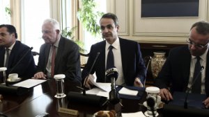 Κορωνοϊός: Έκτακτα μέτρα για υγεία και οικονομία - Αποφάσεις και για σχολεία