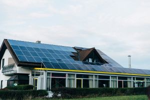 Ισπανία: Σχέδιο 9 δισ. ευρώ για την ενεργειακή μετάβαση και την κοινωνική στήριξη