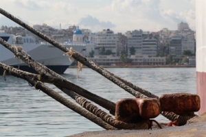 Δεμένα τα πλοία στα λιμάνια - ποιές πορθμιακές γραμμές είναι κλειστές