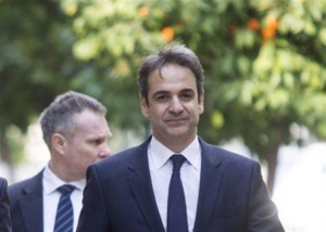 Σπεύδει βραδέως και ξορκίζει τις εκλογές