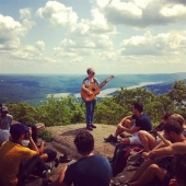 Νέα συναυλιακή μόδα στη Νέα Υόρκη: ορειβασία και μουσική στα Χάντσον Χάιλαντς