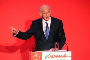 Βολές Παπανδρέου κατά αντιπάλων και «εμπρηστών της οικονομίας»