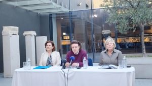 Η υπουργός Πολιτισμού Λίνα Μενδώνη επισκέφθηκε το Μουσείο και τον αρχαιολογικό χώρο Πέλλας μετά από αμφισβητούμενο βίντεο στο TikTok