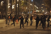 Μολότοφ, οδοφράγματα και χημικά στο Πολυτεχνείο (συνεχής ενημέρωση)