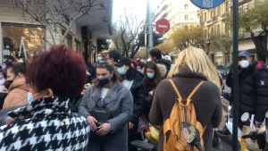 Θεσσαλονίκη: Πλήθος κόσμου για χριστουγεννιάτικες αγορές – Κάλαντα – Χωρίς εορταστικές εκδηλώσεις (pics &amp; vid)