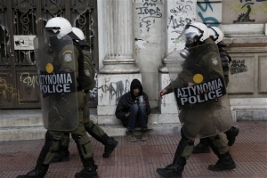 Δώδεκα συλλήψεις για ναρκωτικά στην περιοχή των Εξαρχείων