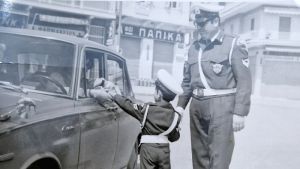 Η ιστορία των τροχονόμων και η παράδοση των βαρελιών