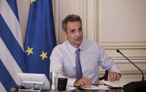 Κορονοϊός και οικονομία τελειώνουν τον κυβερνητικό “μήνα του μέλιτος”