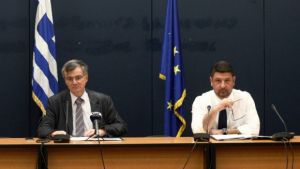 Χαρδαλιάς για απαγόρευση κυκλοφορίας: Όλα τα μέτρα είναι πάνω στο τραπέζι