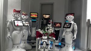 Ρομπότ γιορτάζουν με κάλαντα και ο Pepper αναλαμβάνει ρόλο βοηθού του Αϊ-Βασίλη