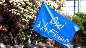 Οι Γάλλοι ετοιμάζονται να προσέλθουν στις βουλευτικές εκλογές από τις οποίες δεν είναι βέβαιο ότι θα προκύψει σταθερή κυβέρνηση