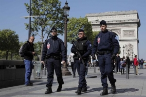 Ολα τα σενάρια ανοιχτά στη σκιά της τρομοκρατίας