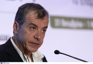 Θεοδωράκης: Να φύγουν τα «παλιά κόμματα» από σχολεία και πανεπιστήμια