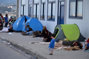 Μυτιλήνη: Εξέγερση και συμπλοκές μεταξύ μεταναστών σε καταυλισμό