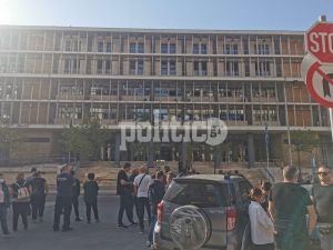 Θεσσαλονίκη ΤΩΡΑ – Τηλεφώνημα για βόμβα στο Δικαστικό Μέγαρο (pics+vid)