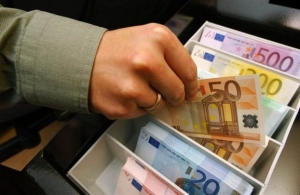Μισθό γενικού γραμματέα υπουργείου λάμβαναν 5.000 υπάλληλοι