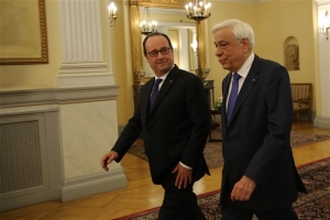 Συνάντηση με τον Ολάντ είχε ο Προκόπης Παυλόπουλος στο Παρίσι