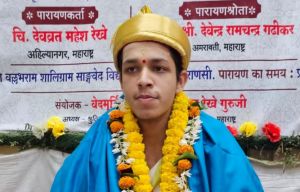 Ινδία: 19χρονος γκουρού έψελνε συνεχόμενα για 50 ημέρες – Έσπασε ρεκόρ δύο αιώνων (Βίντεο)