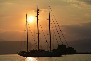 Πόρτο Ράφτη: Πυρκαγιά σε ιστιοφόρο - Επέβαιναν 9 άτομα