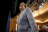 Η Μέρκελ στην Αφρική αναζητώντας τρόπους για τον περιορισμό των μεταναστευτικών ροών