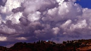 Προβλέψεις καιρού για Μακεδονία και Θράκη: Αίθριες συνθήκες με ισχυρούς ανέμους