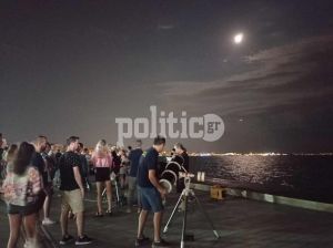 Θεσσαλονίκη: Ένα μεγάλο πάρτυ με θέα τους πλανήτες στήθηκε στο Λευκό Πύργο (ΦΩΤΟ)