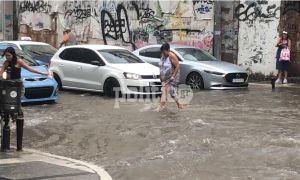 «Άνοιξαν οι ουρανοί στη Θεσσαλονίκη – Οι δρόμοι θυμίζουν ποτάμια (pics &amp; vids)
