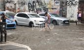 «Άνοιξαν οι ουρανοί στη Θεσσαλονίκη – Οι δρόμοι θυμίζουν ποτάμια (pics &amp; vids)