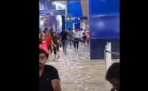 Βίντεο από το πλημμυρισμένο Ντουμπάι – Το αεροδρόμιο μετατράπηκε σε θάλασσα