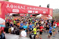 Χιλιάδες δρομείς έτρεξαν στον 6ο Ημιμαραθώνιο της Αθήνας