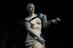 Η Αφροδίτη της Μήλου αποκτά προσθετικά μέλη για καλό σκοπό